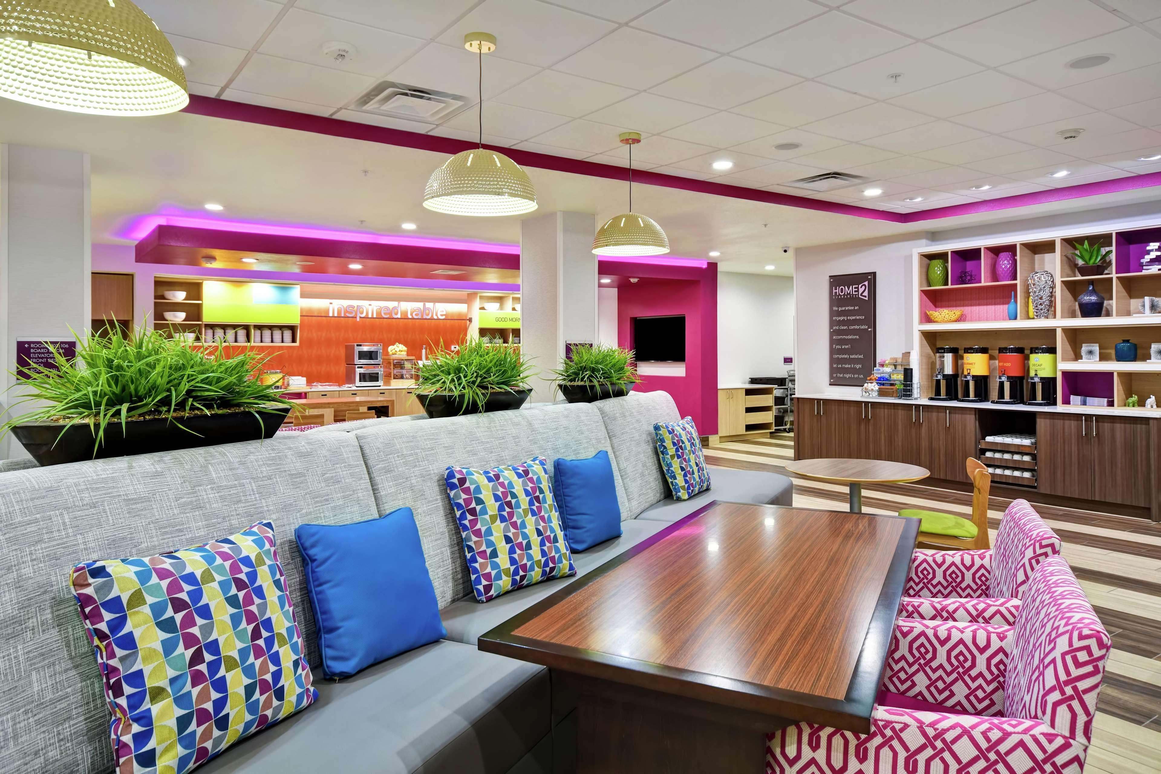 Hotel Home2 By Hilton Airport