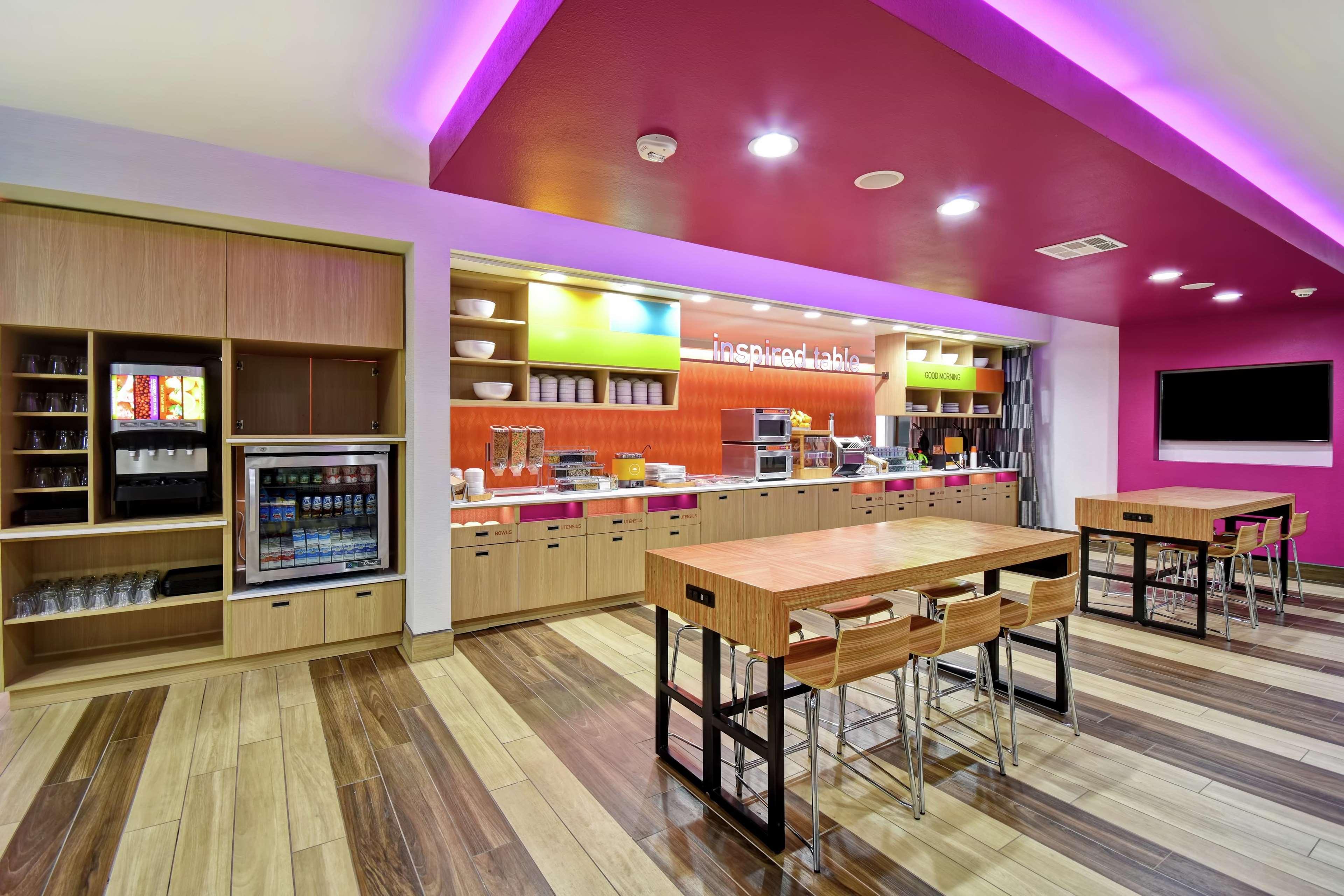 Home2 By Hilton Airport 3*