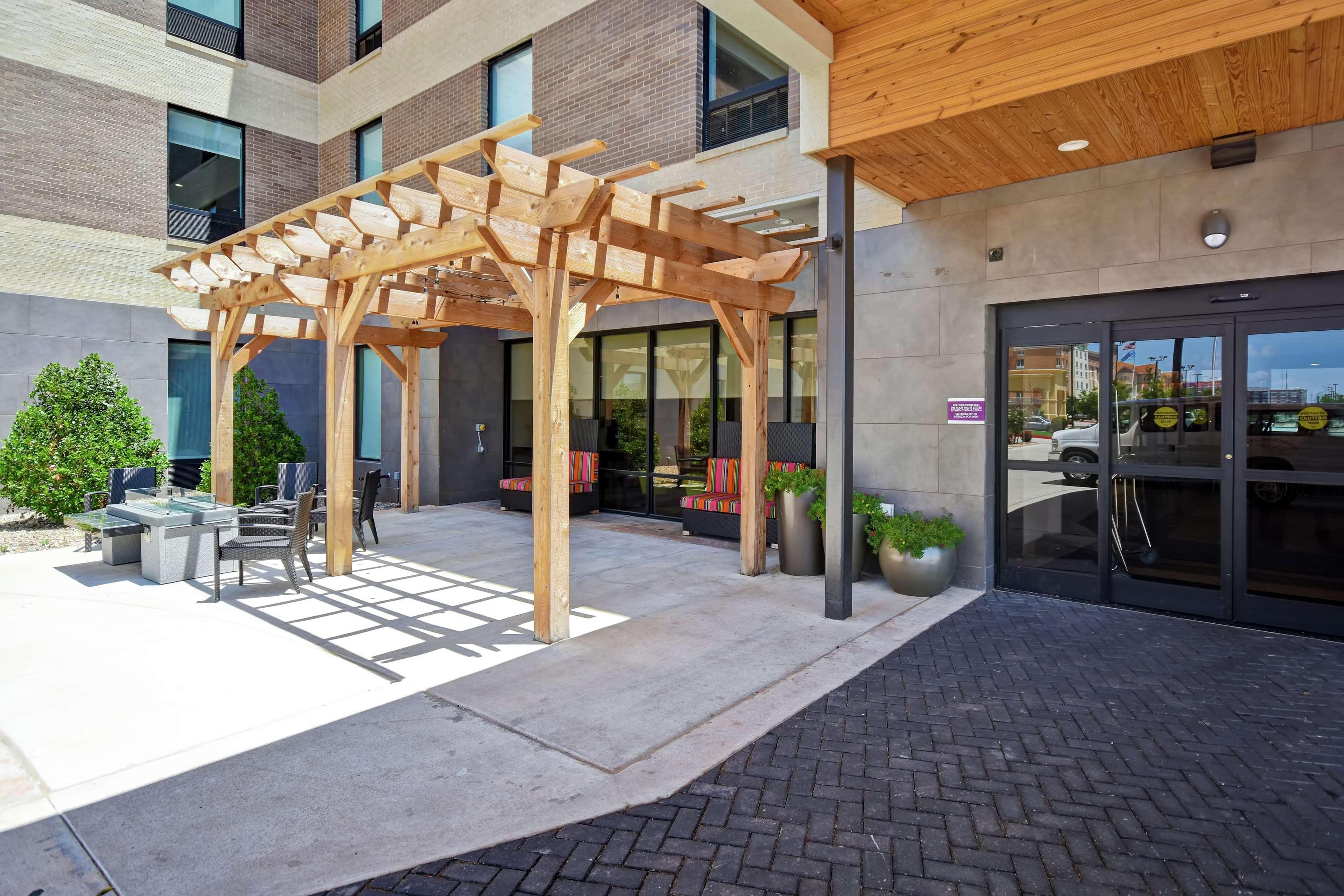 Home2 By Hilton Airport 3*