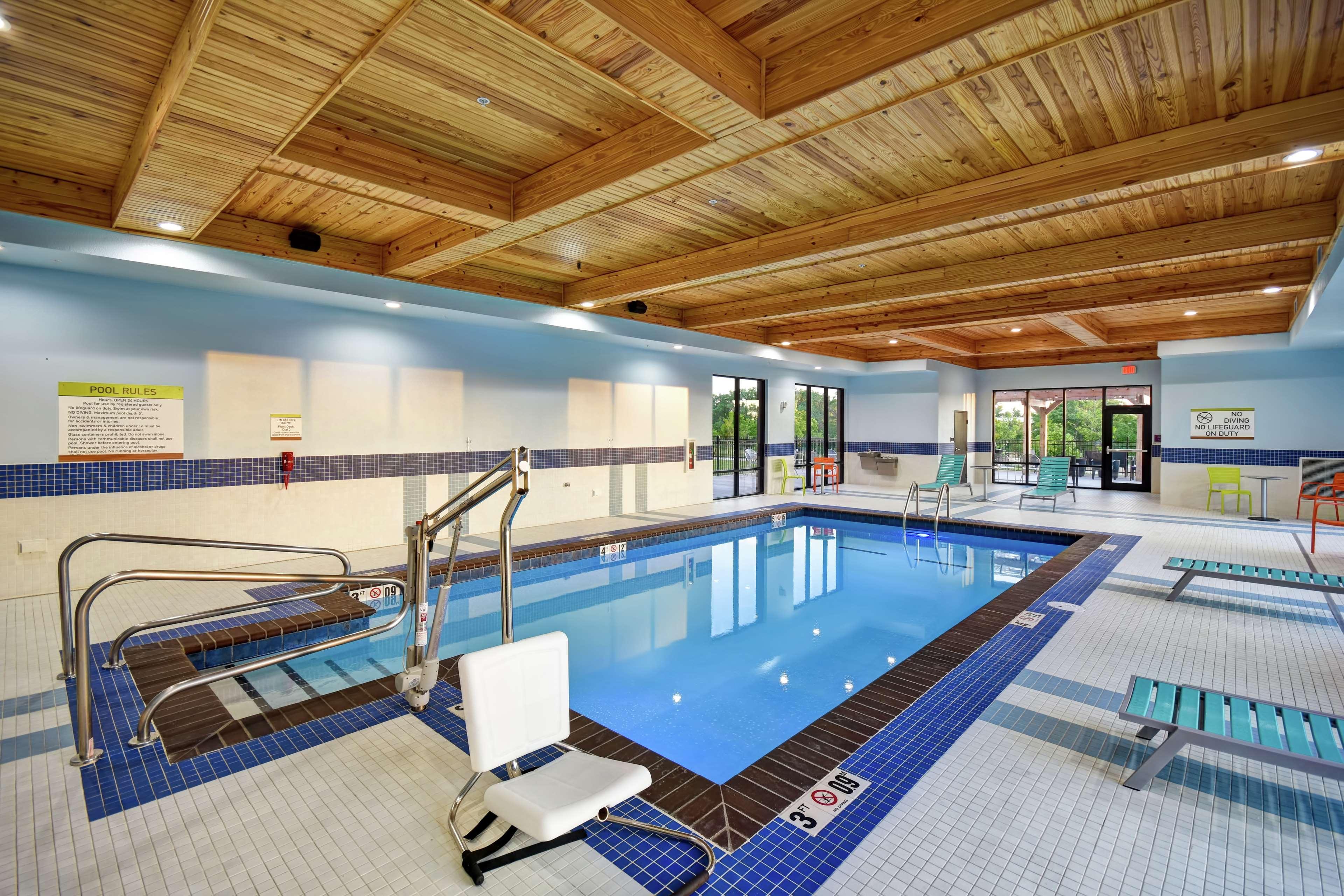 Home2 By Hilton Airport 3*