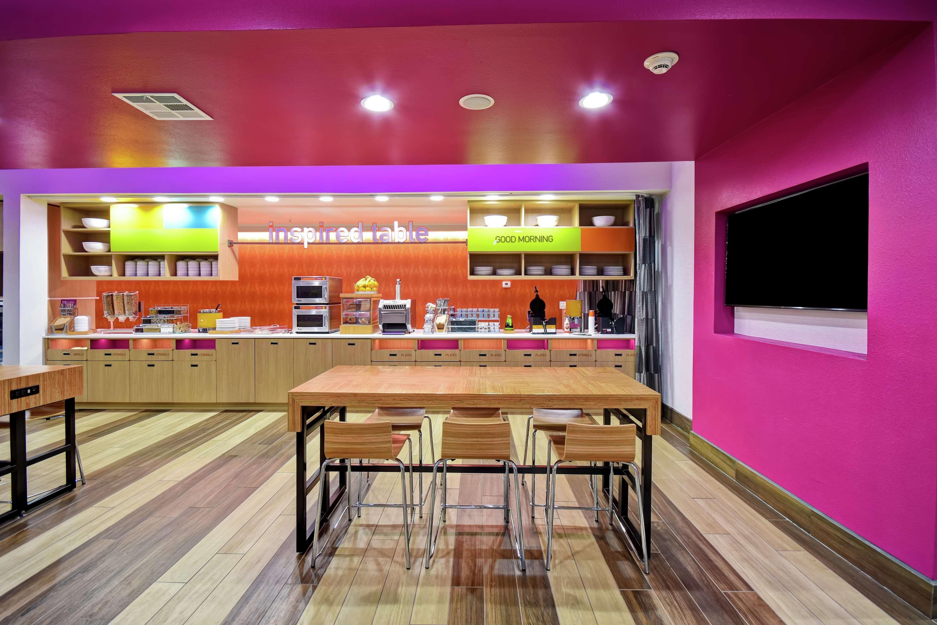 Home2 By Hilton Airport 3*