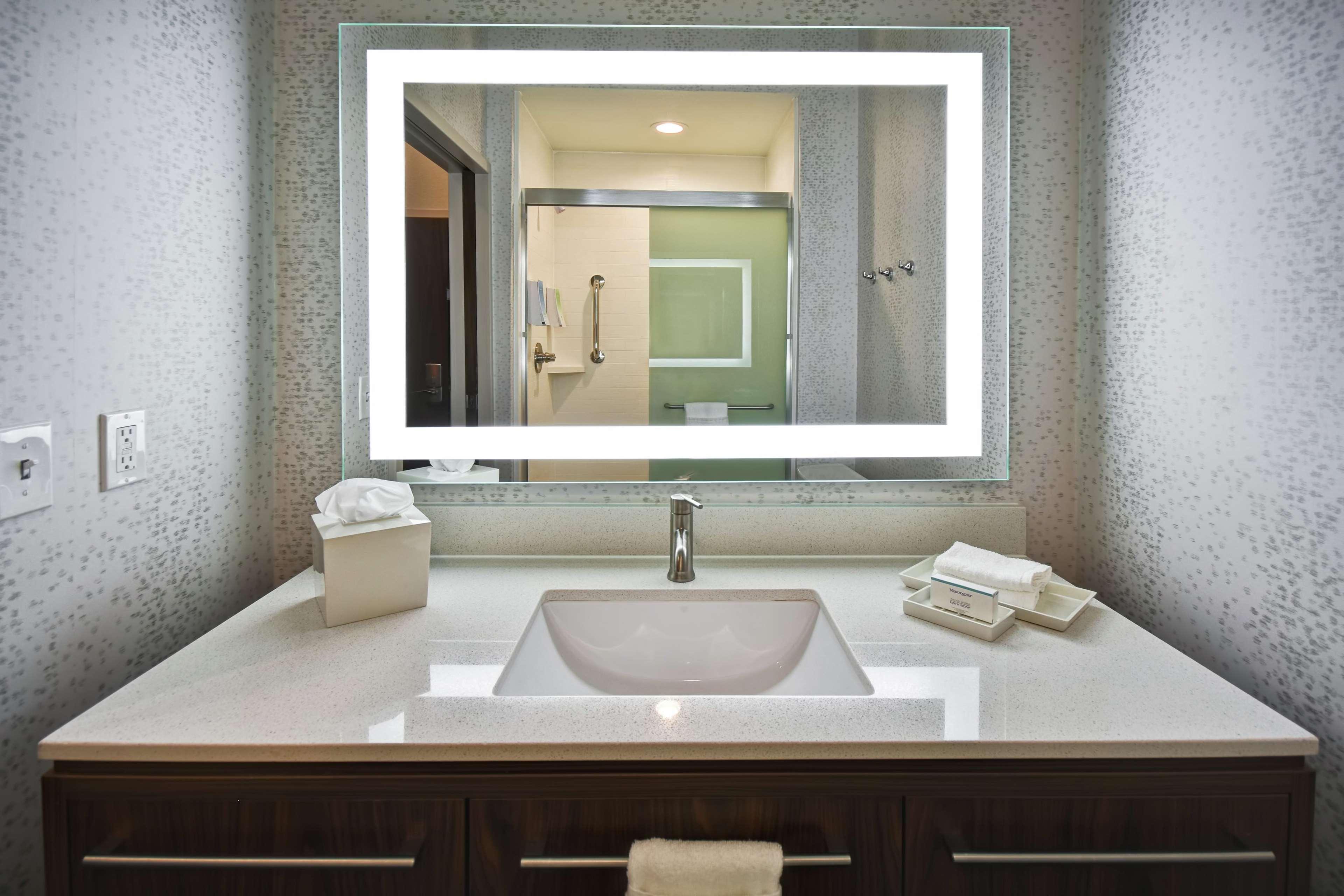 Hotel Home2 By Hilton Airport 3*