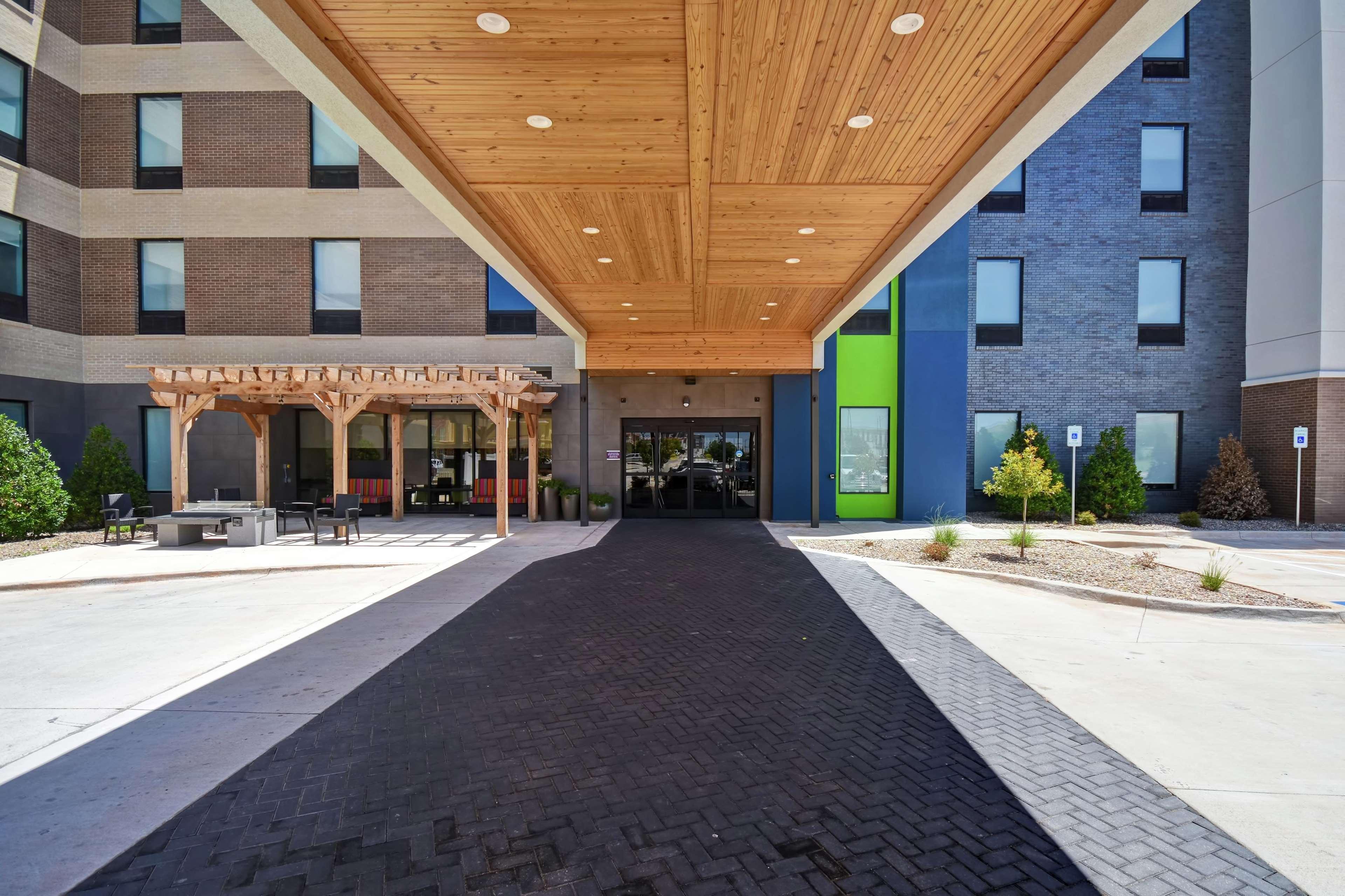 Hotel Home2 By Hilton Airport