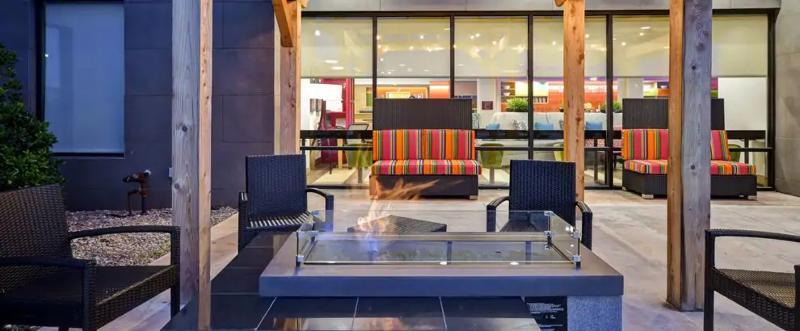 Hotel Home2 By Hilton Airport